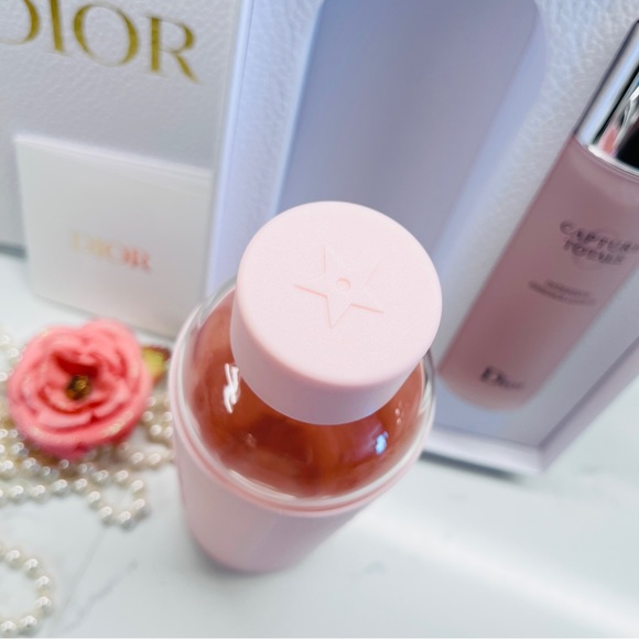 NIB Dior Pink Water Bottle Capture Totale Intensive Essence Lotion 5oz Set New - Picture 4 of 6